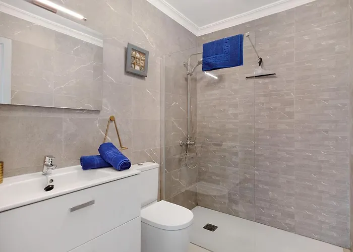 Puerto Chico E Playa Blanca